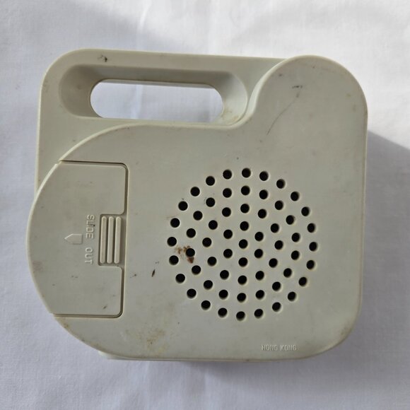 Vintage 80's Soundesign white AM portable radio 1222C Hong Kong - Picture 3 of 6